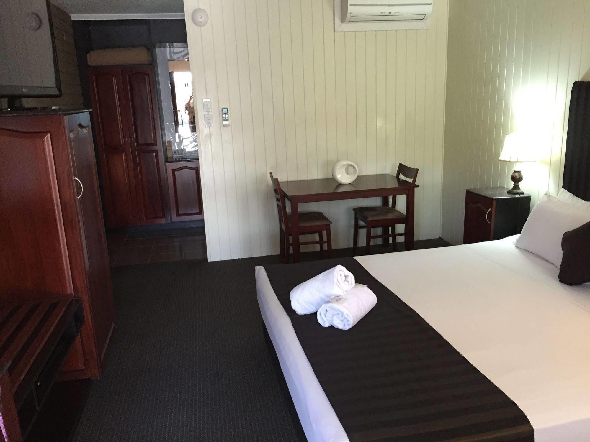 Country Plaza Motor Inn Mackay Esterno foto